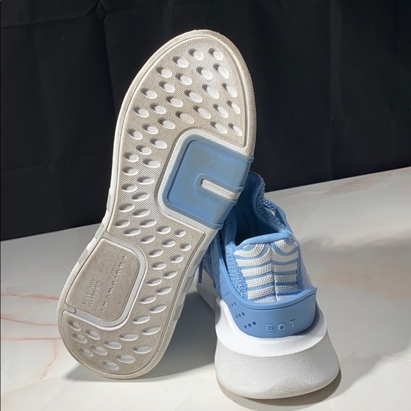 Sneakers - Picture 7 of 7